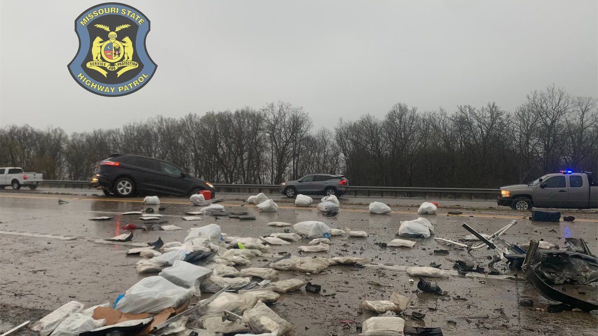 WSMV's tweet photo. 500 lbs. of marijuana scattered on interstate during crash on 4/20, troopers say https://t.co/yrZ6T9dXa0 https://t.co/lH9HRJ3ngL