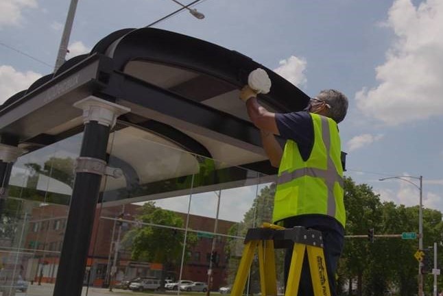 jcdecauxusa's tweet image. Have you heard about #ProjectEclipse? In collaboration with @MSFTResearch and data scientists from the @arrayofthings team, air sensors have been installed on over 100 JCDecaux bus shelters in #Chicago to provide real-time air quality data. Learn more: microsoft.com/en-us/research…