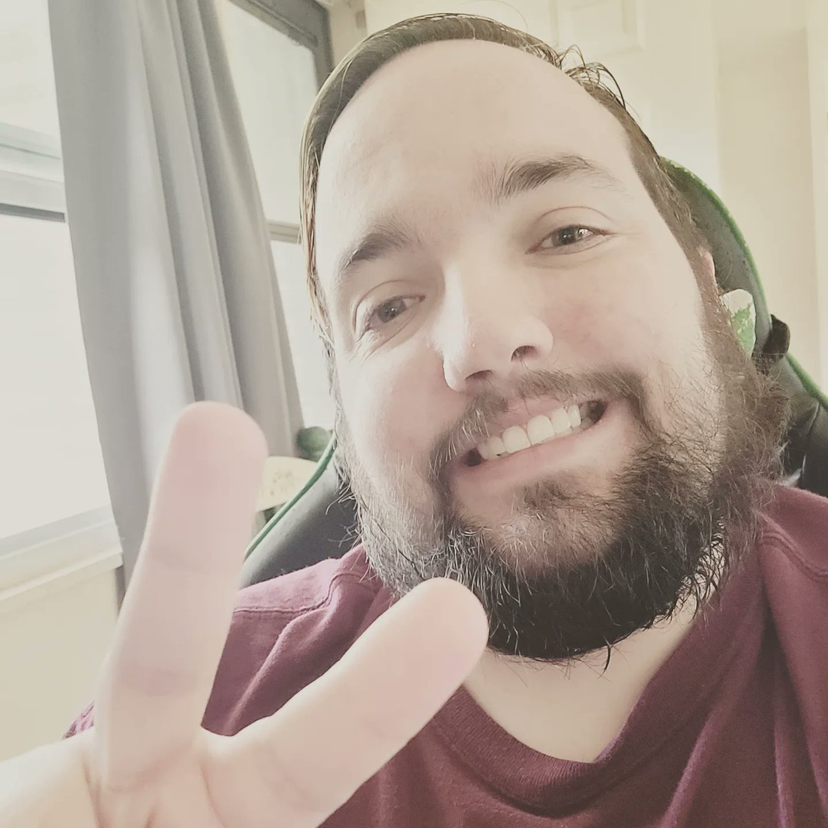 hkzthapirate's tweet photo. Totally not me breaking immersion as a Vtuber again. ✌️😁 #selfie #vtuber #twitch #breakingimmersion https://t.co/mZ4QLofsKb