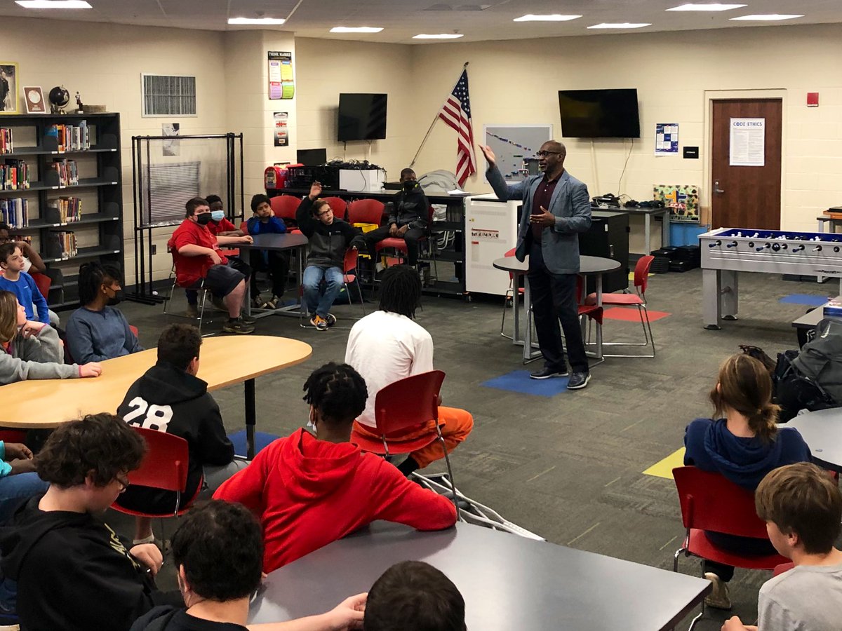 sickneale's tweet photo. HCMS FCA had the pleasure of having Vincent Dooley speak during our huddle. Genesis 1:26-27 Coach Dooley reminded us of our importance in the kingdom.
@WestAlabamaFCA @EPerry1911 #thankyou #FCA https://t.co/kqNgttCXYI