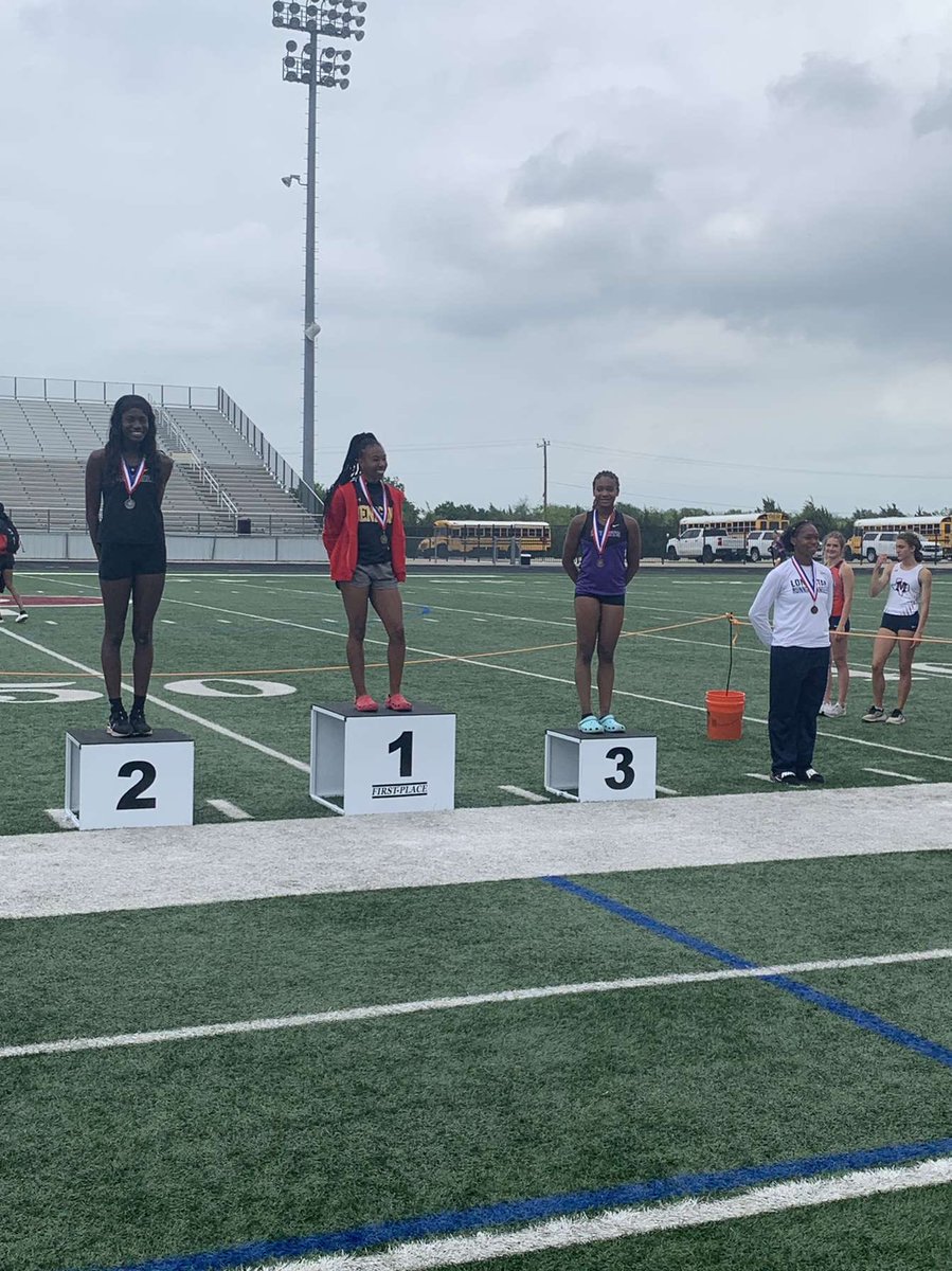 JordynMcfail03's tweet photo. My sister jumping out the pit this year I’m calling it 🤷🏽‍♂️19.6 @fshaw21 https://t.co/yK76qSI9G6