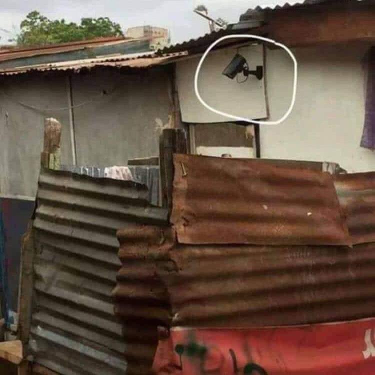 TOTTechs's tweet photo. Nimeshtuka sana, mmiliki wa hii nyumba hana mchezo 😂😂😂 https://t.co/NHffhNZ5ks