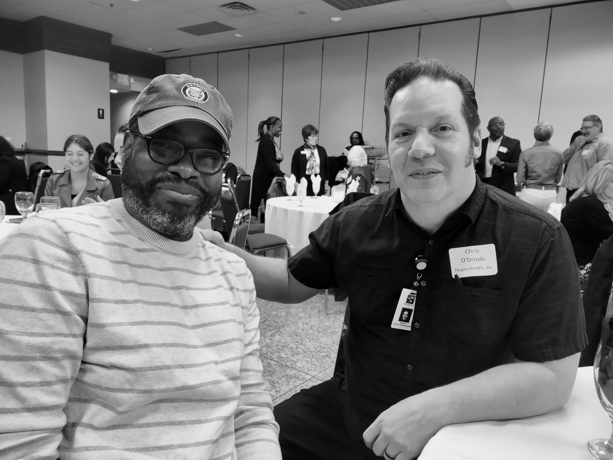 DEVILELVISSHOW's tweet photo. It was an absolute pleasure meeting you both. Thank you for your work. @SHDetroit @NolanFinleyDN #civilityproject #civildiscourse https://t.co/j1iatTVlJd