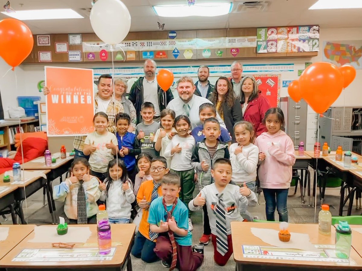 Homestead_Bank's tweet image. Homestead Bank in Schuyler was proud to sponsor the Classroom Makeover Contest for Schuyler Public Schools, organized by our own employee, Jose Rocha!

Mr. Hayes, a first grade teacher at Schuyler Elementary, and his students will receive a $4,000 classroom makeover.