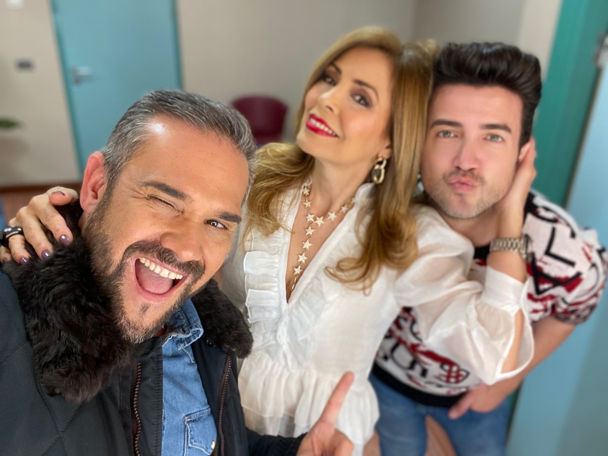 Ayer puse a bailar a todo el equipo de <a href="/estandocontigo/">gandhi alejandra</a> y @cmm_es con mi nuevo single #nomelastimes. Wepa!! Gracias a <a href="/julia_rubio_/">Julia *beer*</a>  <a href="/alfonsohevia/">Alfonso Hevia</a> y @davidldelmoral que siempre me hacen sentir en casa !💛💫🎶