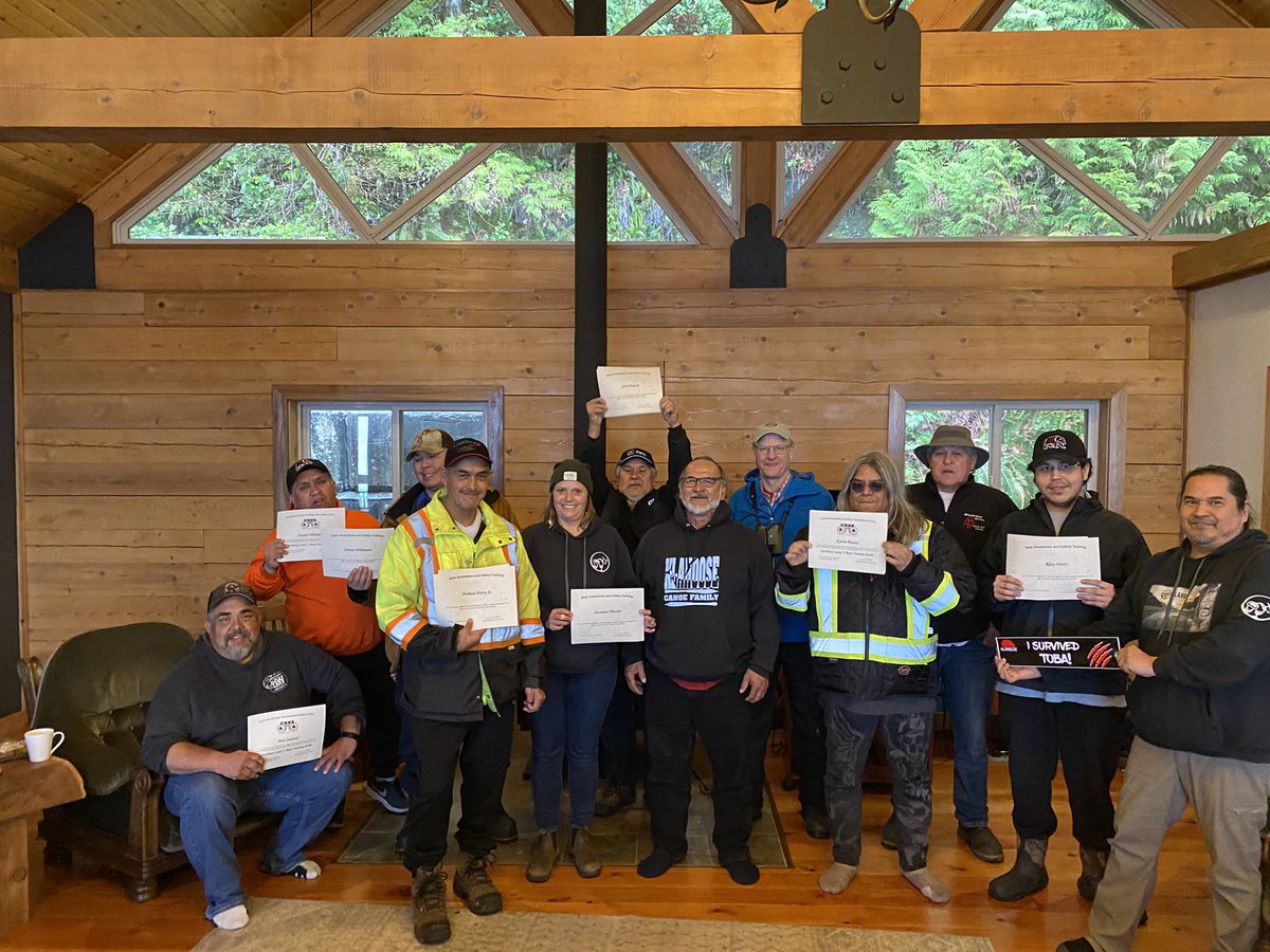 KlahooseResort's tweet photo. Completed ! Certified Bear Viewing Guides with the @BearViewingBC here at Klahoose Wilderness Resort 🐻
#bearviewingbc #exploreklahoose https://t.co/JgDQgMFkHd