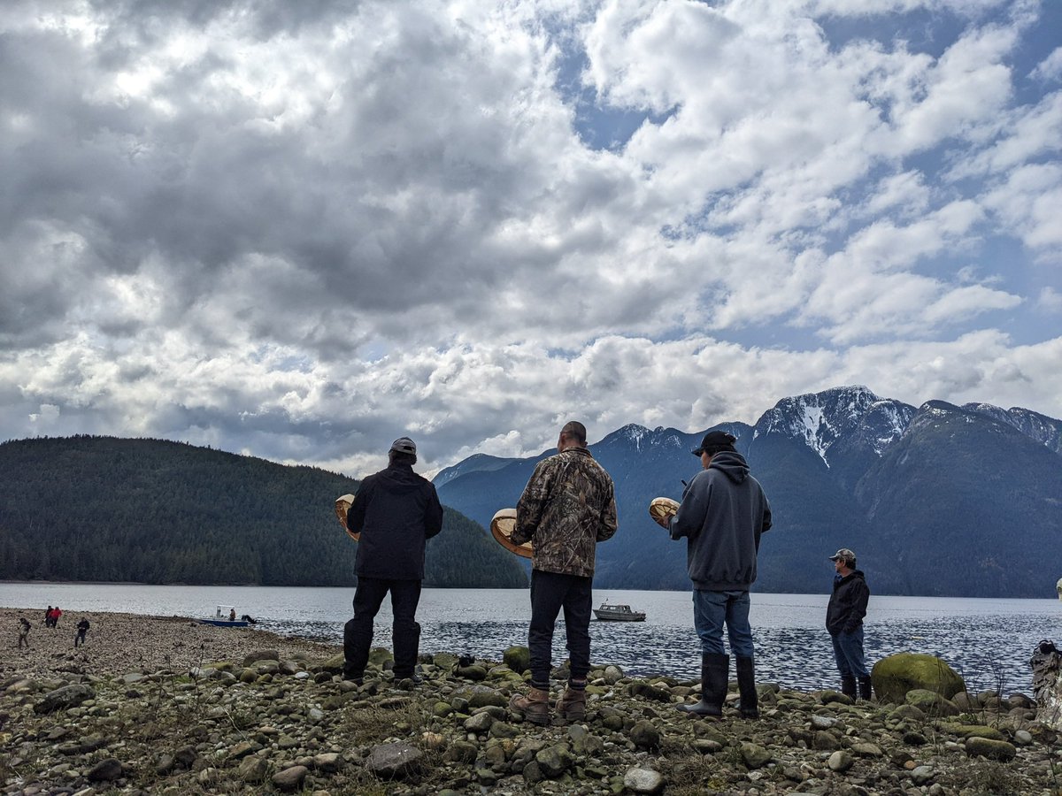 KlahooseResort's tweet photo. Completed ! Certified Bear Viewing Guides with the @BearViewingBC here at Klahoose Wilderness Resort 🐻
#bearviewingbc #exploreklahoose https://t.co/JgDQgMFkHd