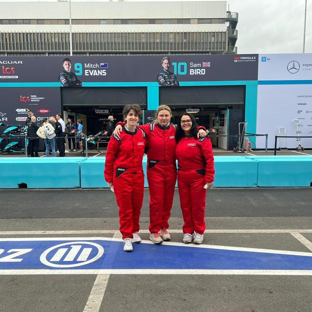 FiaMedical's tweet photo. Extrication team practicing for Formula e Roma 

#FIAmedical https://t.co/apcXPEgyL3