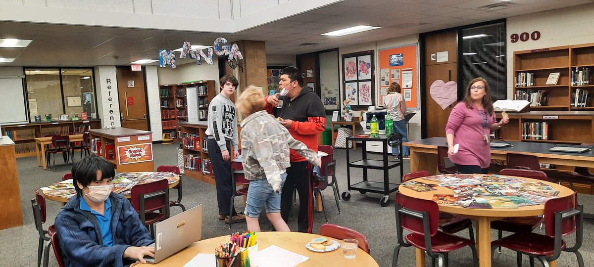 rvabmdavis's tweet photo. Gleeful students at our Manga celebration and free comic book party. @suzannestockman @hcpslib @godwin_library @Godwin_students https://t.co/tO70cYOiKL