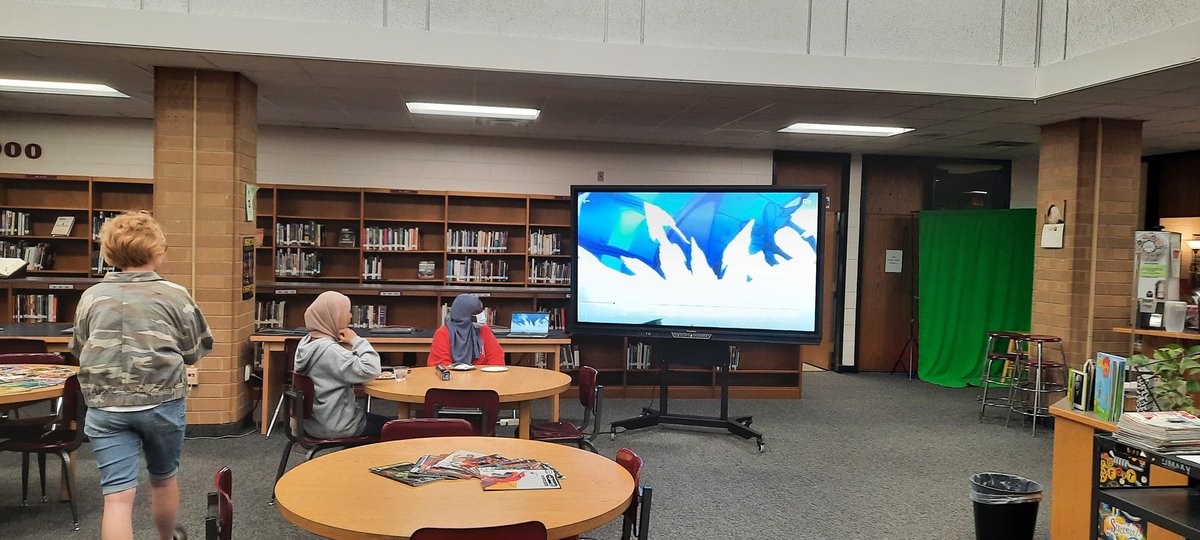 rvabmdavis's tweet photo. Gleeful students at our Manga celebration and free comic book party. @suzannestockman @hcpslib @godwin_library @Godwin_students https://t.co/tO70cYOiKL