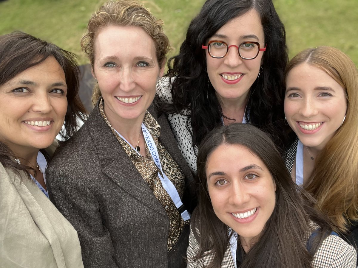 Parte del equipo femenino de <a href="/derma_huvm/">Dermatología HUVM</a> en la inauguracion del <a href="/EADOCongressSEV/">18th EADO Congress Seville, 21st-23rd 2022</a> La primera jornada ha sido 🔝🔝🔝. Mañana más!!