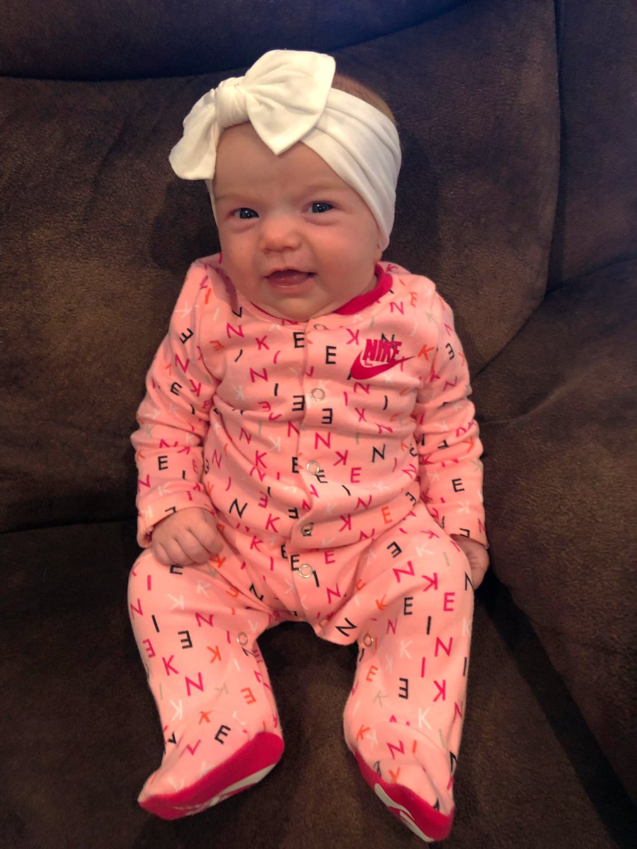 kirrx0's tweet photo. My baby girl loves her @nikestore @NikeNYC outfit 💕 she looks so cute and comfy https://t.co/N847XB1vY4