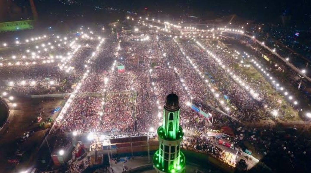Hamza7t1's tweet photo. Scenes Kuch Aisy Hain !
#LahoreJalsa https://t.co/HdLhmPjPeG