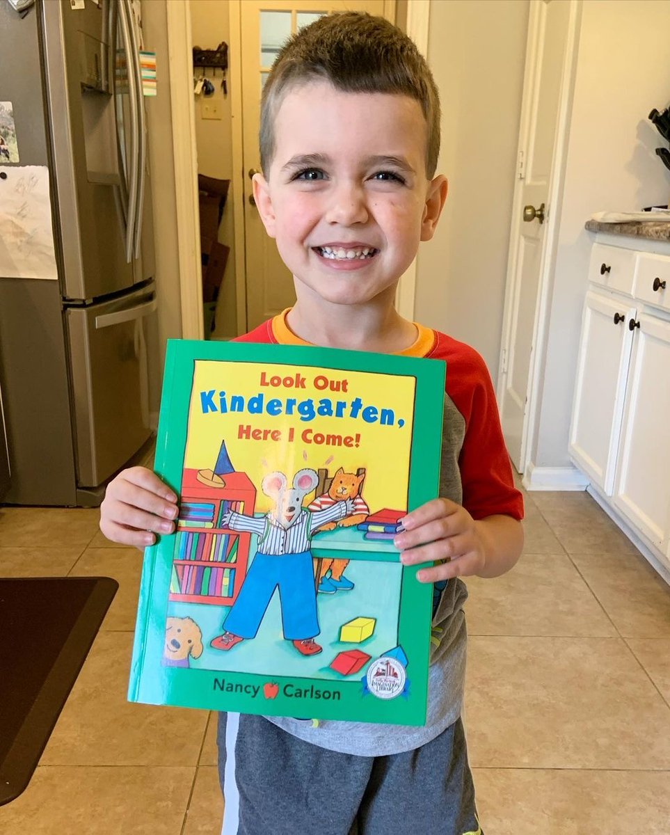 We're celebrating #NationalKindergartenDay! “Look Out Kindergarten, Here I Come,” by <a href="/drawstuff/">nancy carlson</a>, is an encouraging story that will give your child a boost of confidence. Share a photo of your child with the book for a chance to be featured! #DollysLibrary (📸: @rebeccawilhoite)