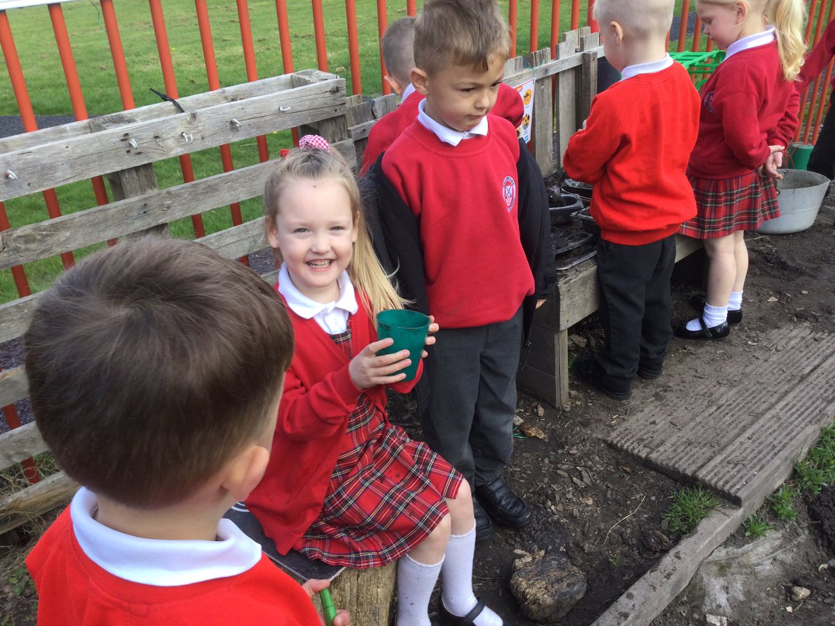 GPSOak's tweet photo. We are enjoying the story of Jack and the Beanstalk this week. It’s an oldie but a goodie! So much drama and language to be explored. Here we are making the giant some breakfast in our mud kitchen. @Gillibrand_Sch @gillhead25 https://t.co/mAqfCEvlH6