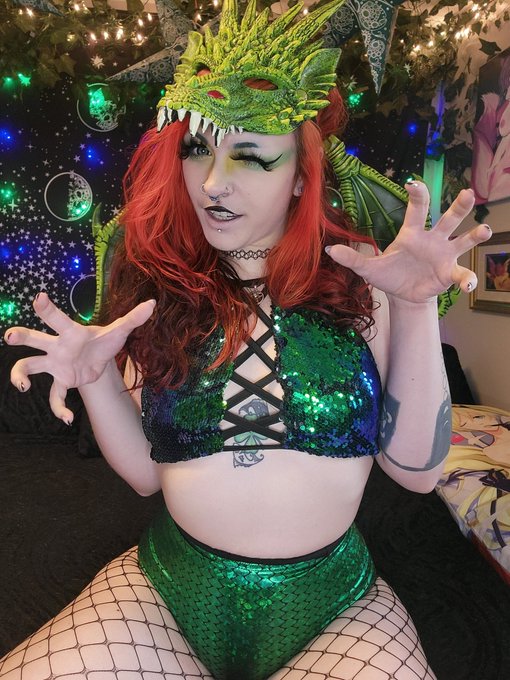 Rawr means I love you in Dragon!! If this post gets 200 rt I'll post a nakey dragon photo 😘 #onlyfans<a href="/tag/cosplay"class="tags"><span>#cosplay</span></a><a href="/tag/onlyfans"class="tags"><span>#onlyfans</span></a><a href="/tag/onlyfansgirl"class="tags"><span>#onlyfansgirl</span></a>