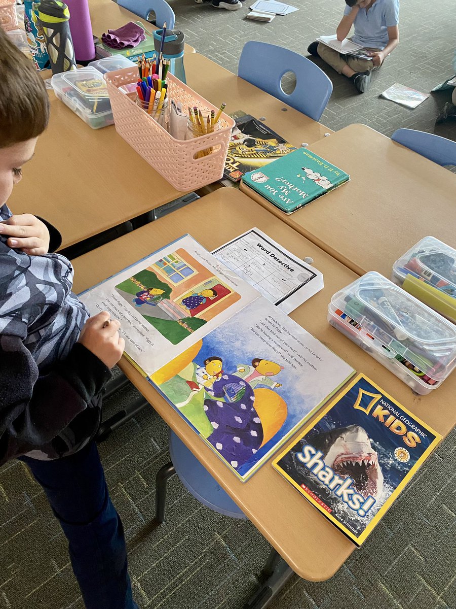 MissTillinghast's tweet image. Word detectives! 🔎 These 2nd graders were sleuthing for er, ir, and ur words in their books today 📚 #WCSJoyfulLearning