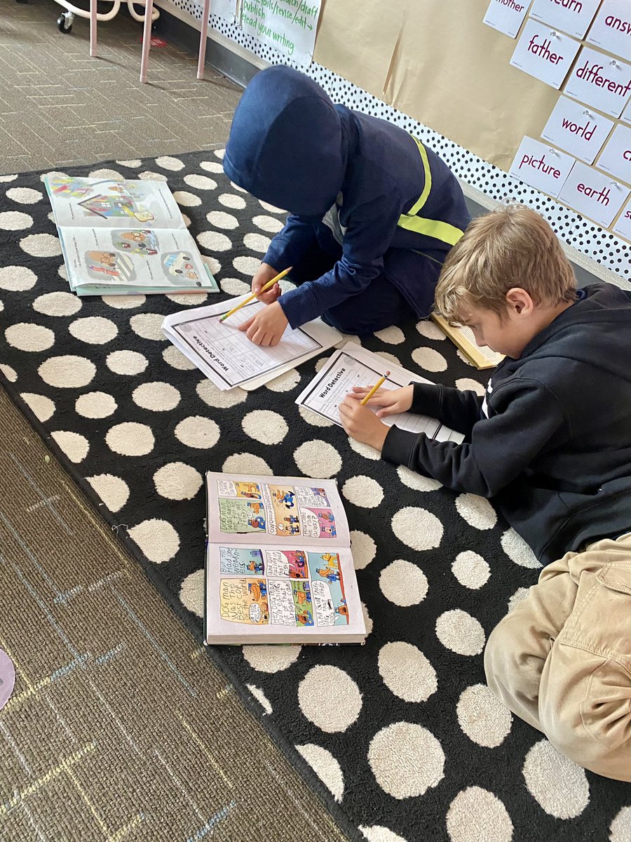 MissTillinghast's tweet image. Word detectives! 🔎 These 2nd graders were sleuthing for er, ir, and ur words in their books today 📚 #WCSJoyfulLearning