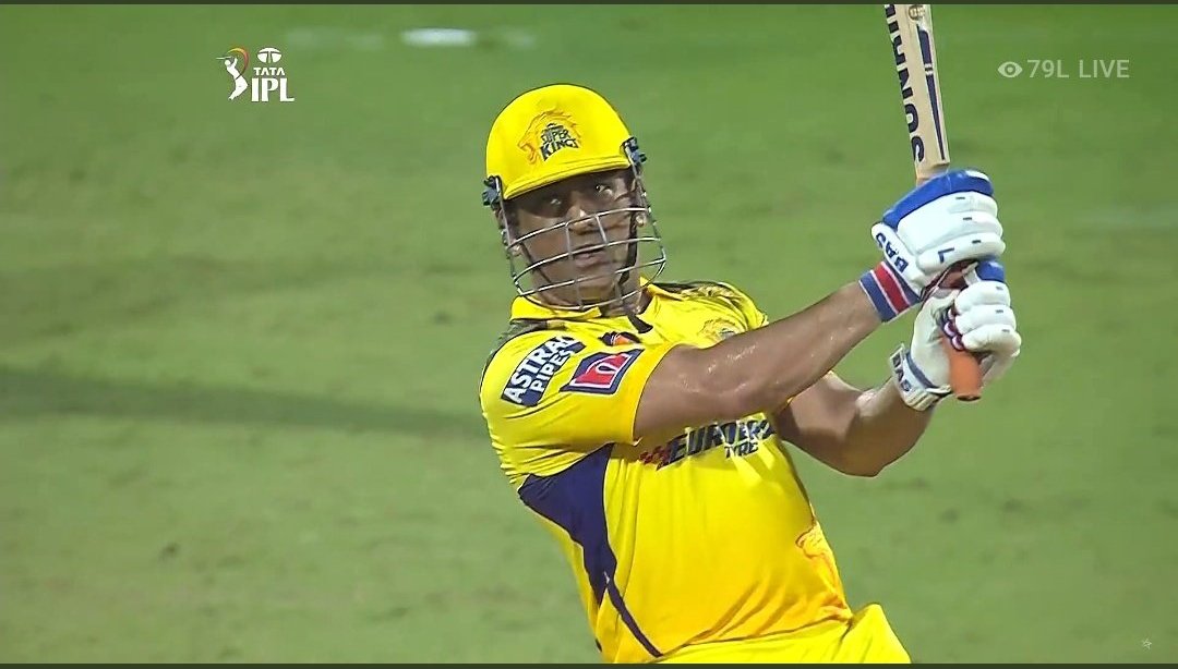 Manav1995's tweet photo. World's greatest finisher ever!
6,4,2,4
#MSDhoni𓃵 https://t.co/yT3oDkaNZY