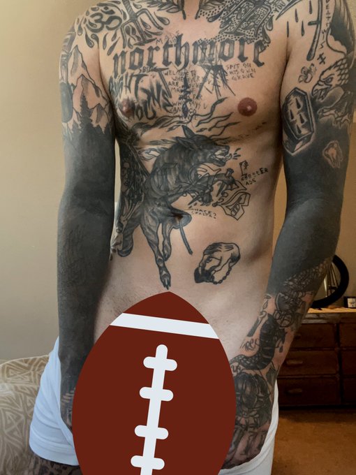 Thirst trap Thursday? Is that a thing?  https://t.co/4TWatOuep6 https://t.co/qwqOAFe6IM