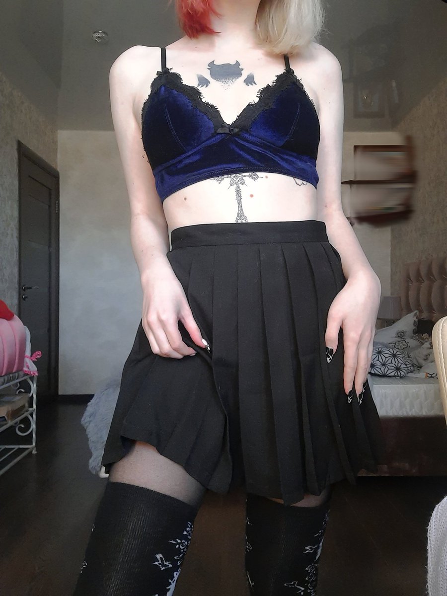 _honeywitch's tweet photo. i like to wear stockings without panties 🥺👉👈 https://t.co/Y0REJ34GMK