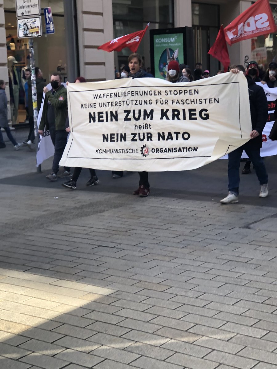 MichaelPoolSnc1's tweet photo. Heute bei #ARDMONITOR kannst du sehen wie Menschen, die über Nazis in der Ukraine schreiben als "Putins Influencer" bezeichnet werden. 
Pazifisten sind Lumpen, Putinversteher, Putin-Troll... 
Macht so weiter, ihr Nazi-Versteher, irgendwann werden eure Waffen gegen euch gerichtet. https://t.co/zErK8hNVUA