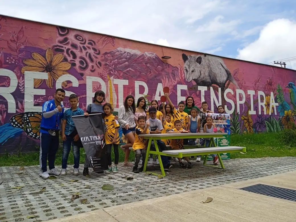 ittffoundation's tweet photo. "Together for a community without violence" 🕊🏓🇨🇴
Fundación Cultura Viva and Club Tigres joined to celebrate #WorldTableTennisDay in Colombia. They teach boys and girls positive values through table tennis and keep them away from violence and drugs.
#PeaceOnTheTable https://t.co/PhGB7Hrqah