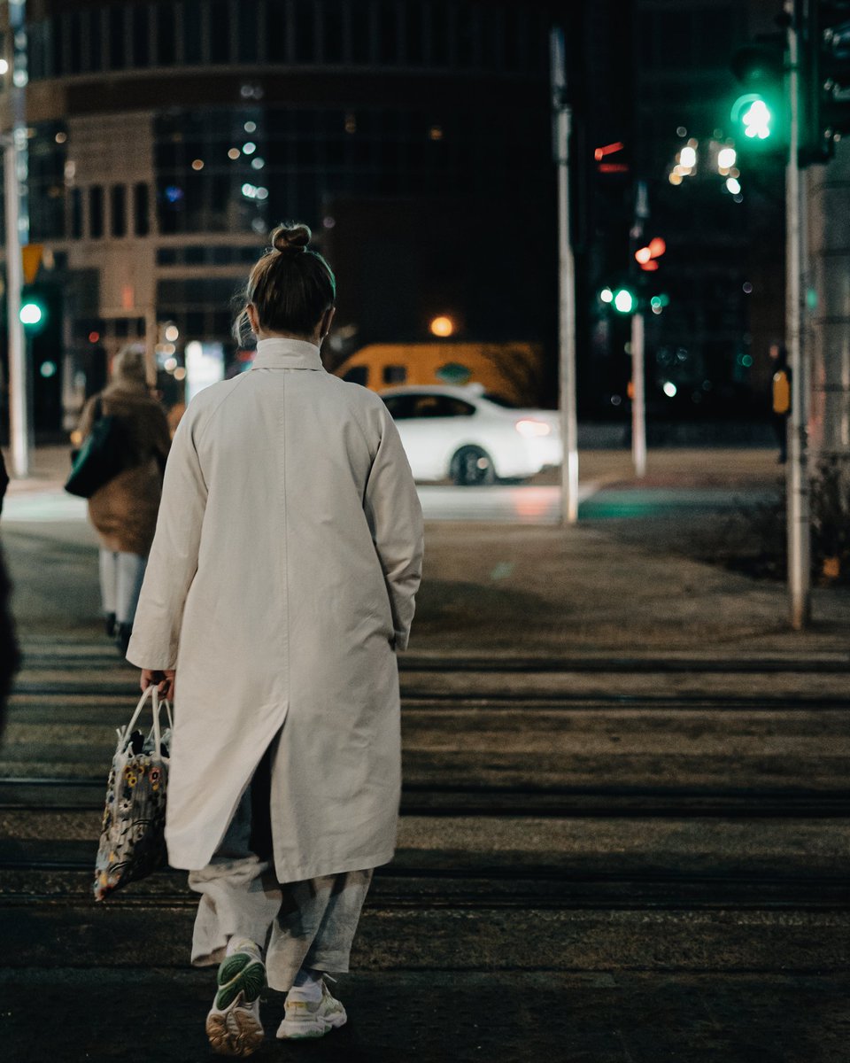 rawprcsd's tweet photo. Lady in beige.

#streetphotography
#photography
#Warszawa https://t.co/kstI5iPwD7