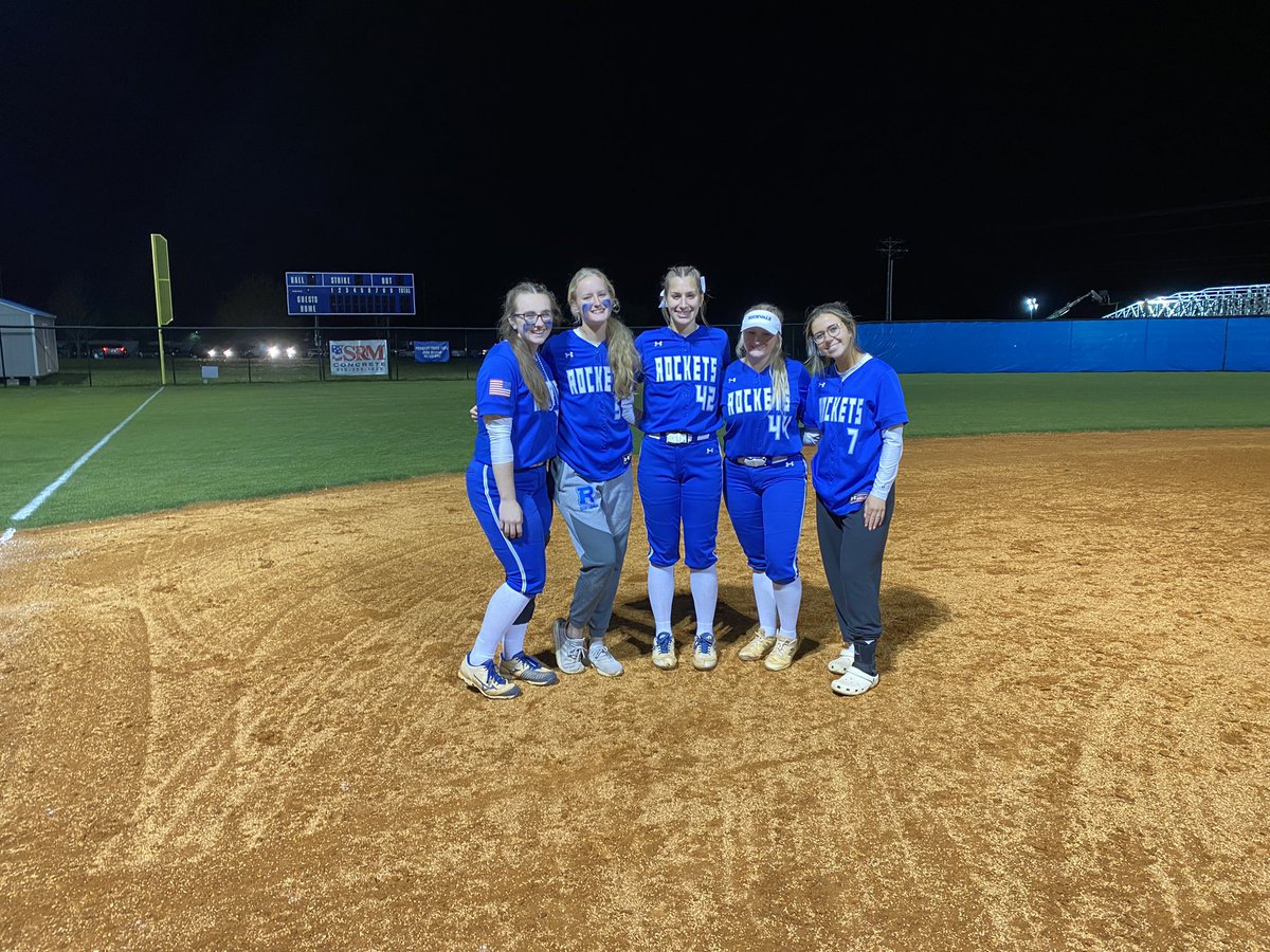 RockvaleSB's tweet photo. Our seniors are ready! 😤 It’s… 

🥎 G A M E D A Y 🥎

🆚 Siegel
📍 Siegel High School
⏰ JV 5:00 | V 6:30
🎟 Cash at the gate
☁️ Cloudy, 75°

#team3 #resilient #rocketsup https://t.co/ka8fuWUOql
