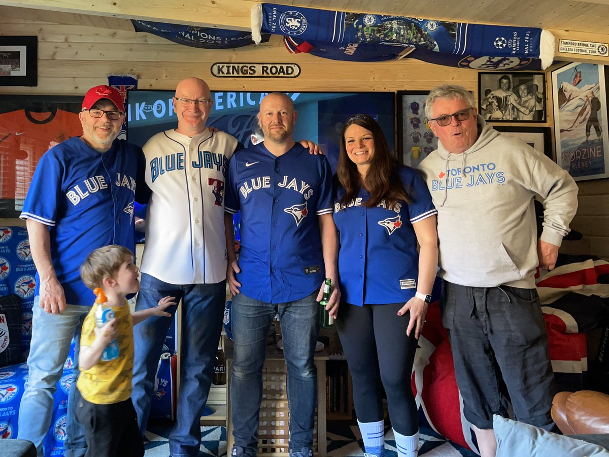 BlueJaysFansUK's tweet photo. Nothing like a #bluejays party! 🥳💙⚾️🇨🇦 

#NextLevel https://t.co/DMVUEKHmMY