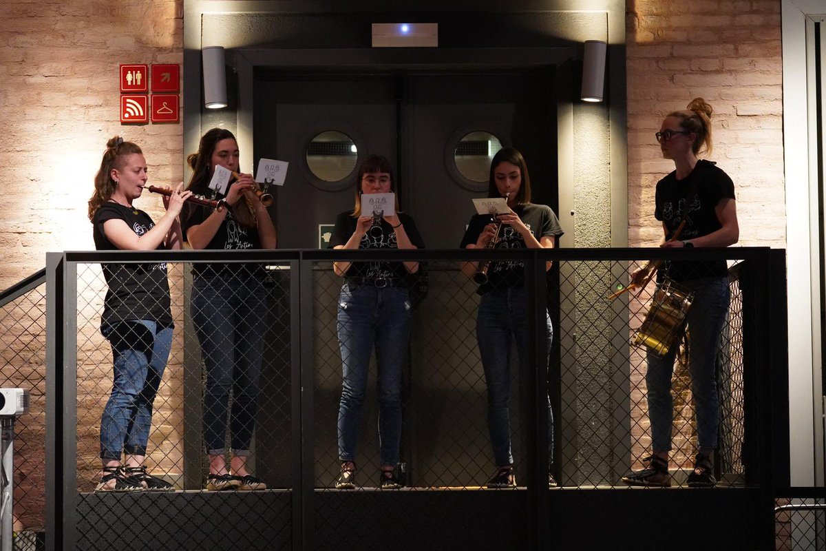 El grup de gralleres <a href="/LesAntines_/">Les Antines</a> amenitzen l’Acte d’Inici de Temporada de Castells 2022 organitzat per la <a href="/CastellsCat/">Coordinadora de Colles Castelleres</a> 🥁

#castells #ActeIniciCastells22