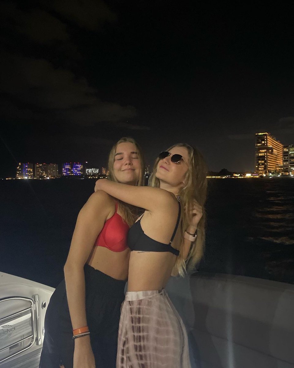 hannah tweet media
