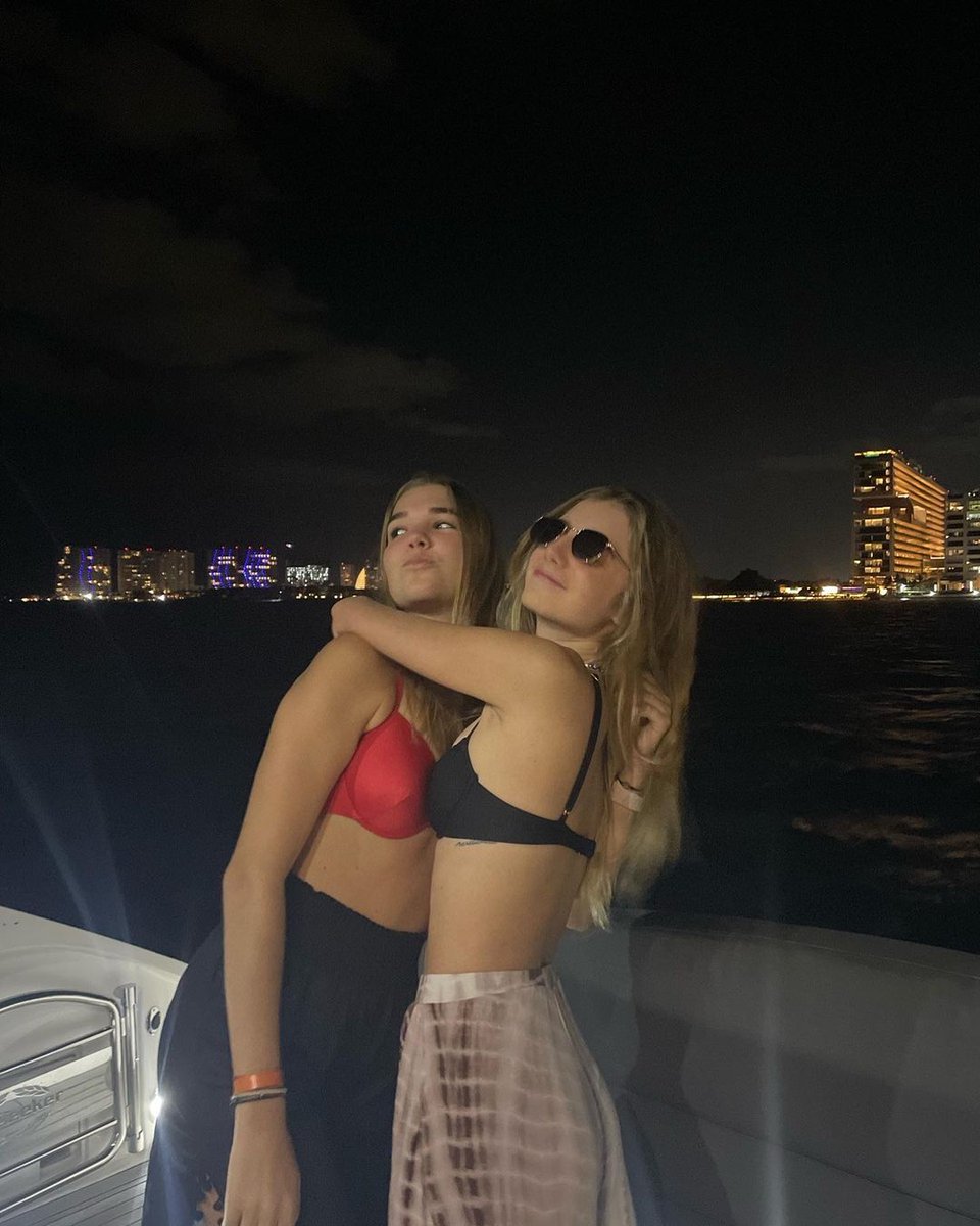 hannah tweet media