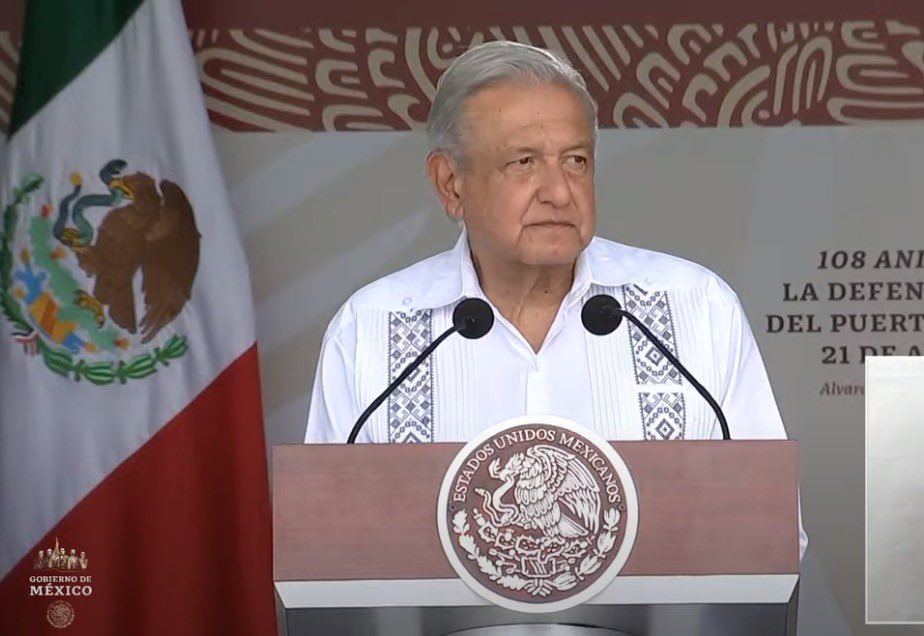 rosaicela_'s tweet photo. Acompañamos al #PresidenteDeMéxico, @lopezobrador_, en la conmemoración del 108 aniversario de la Gesta Heroica de la Defensa del #PuertoDeVeracruz,🚢 en la que cadetes de la Escuela Naval Militar defendieron la soberanía del territorio nacional🇲🇽 ante la invasión norteamericana. https://t.co/hPbtuhiExB
