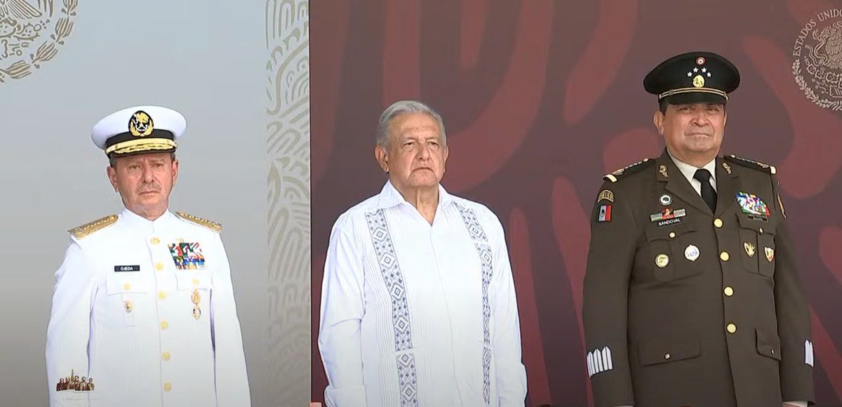 rosaicela_'s tweet photo. Acompañamos al #PresidenteDeMéxico, @lopezobrador_, en la conmemoración del 108 aniversario de la Gesta Heroica de la Defensa del #PuertoDeVeracruz,🚢 en la que cadetes de la Escuela Naval Militar defendieron la soberanía del territorio nacional🇲🇽 ante la invasión norteamericana. https://t.co/hPbtuhiExB