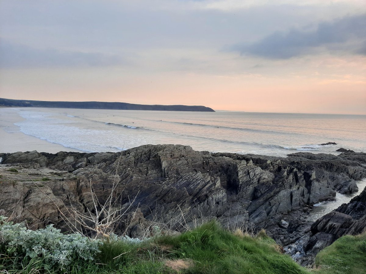 jeeves524's tweet image. Had a great surf tonight at Woolacombe. Some decent sets rolling in. #surfing #bodyboarding #NorthDevon