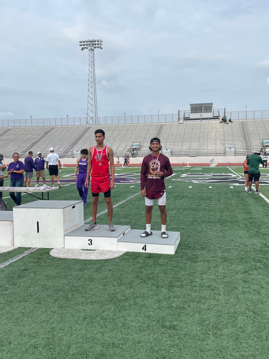 LFTrackandField's tweet photo. Congratulations to Thomas Sandoval & Coach Barriga on qualifying to regionals in pole vault! ๐คฉ ๐๐ฝ๐๐ฝ
#regionalqualifier #SAbound https://t.co/yk0kv6zbPd