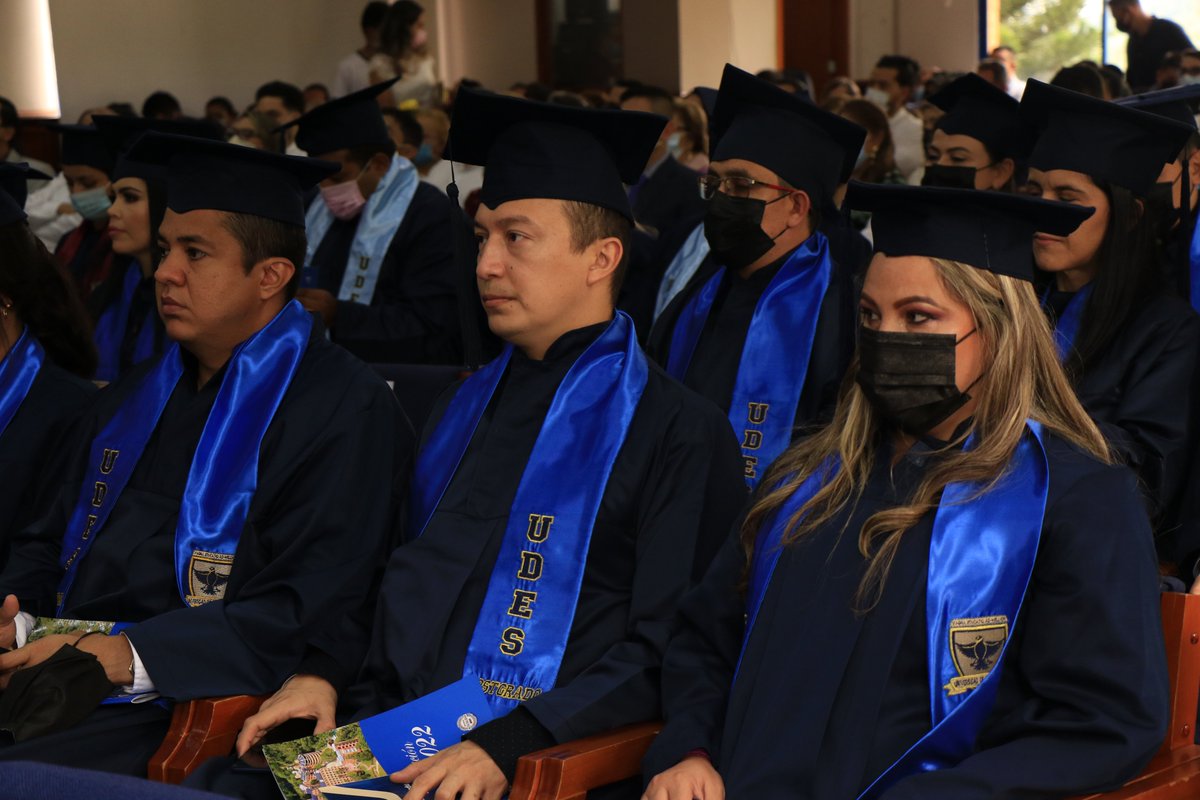 udes_oficial's tweet photo. #GradosUDES | 👨‍🎓👩‍🎓 Así culmina la jornada de ceremonias de grados de este jueves en la @udes_oficial. Estudiantes de posgrados recibieron sus nuevos títulos ¡Felicidades! 👏👏👏👏 https://t.co/TfKb3sDmfa
