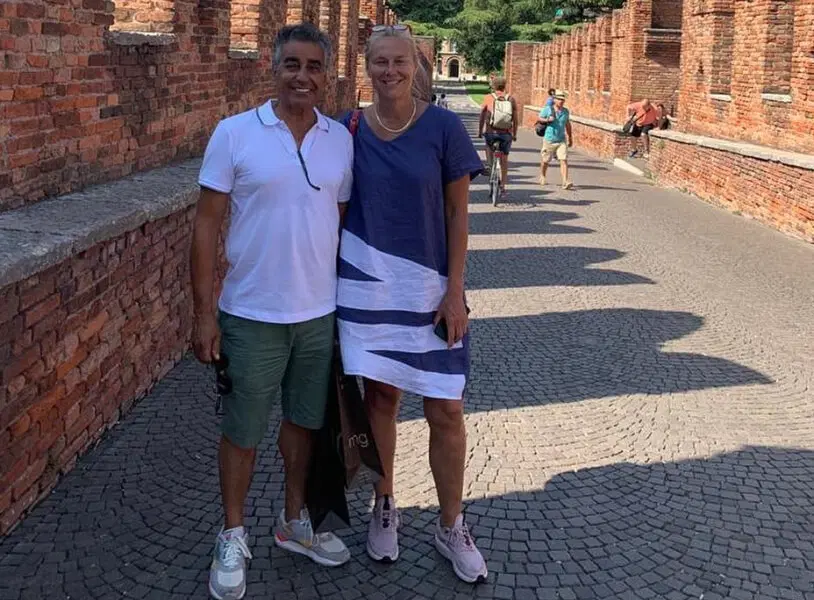 nickynicky78's tweet image. 1/2 #Kaag #feitjes

In 1992 is Kaag op werkbezoek in het Midden-Oosten. Daar ontmoet ze haar toekomstige echtgenoot Anis al-Qaq. Hij werkt er als schaduwminister gezondheidszorg voor de #PLO van terrorist #YasserArafat. 
Een jaar later trouwt het stel in het geheim in Jeruzalem.