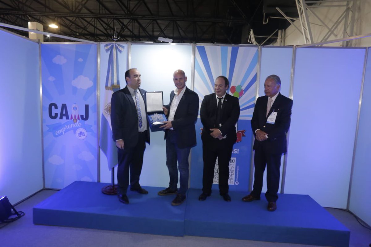 GuilleMerediz's tweet photo. Recorrimos la Feria del Juguete, la tradicional expo donde se exhiben productos de una industria nacional en plena expansión. Desde @produccion_arg apoyamos a las empresas del sector con financiamiento y capacitaciones para que sigan creciendo y multiplicando alegrías 🪀🧸🚂. https://t.co/B8OxfcSIMb