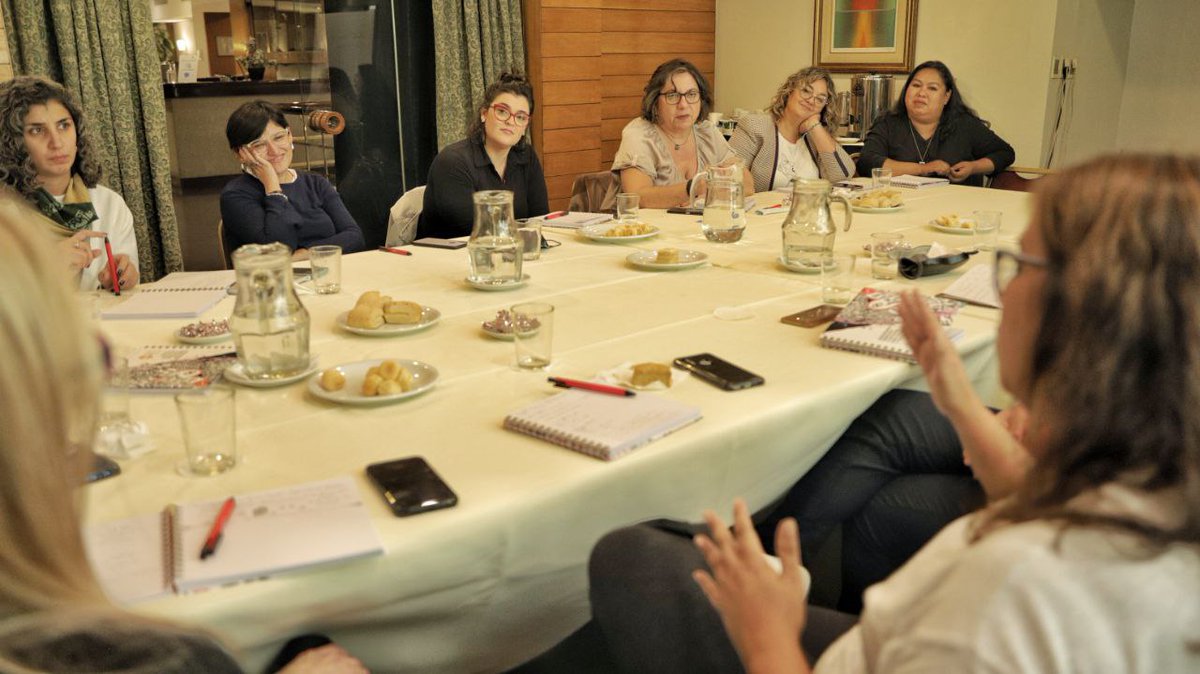 UNFPAargentina's tweet photo. 🗨️Hoy iniciamos el I Encuentro de la @GeneroRed en Argentina para abordar los desafíos que implica el rol y compartir experiencias y aprendizajes colectivos hacia un periodismo con perspectiva de género y derechos humanos. https://t.co/RYf6j5wsgg