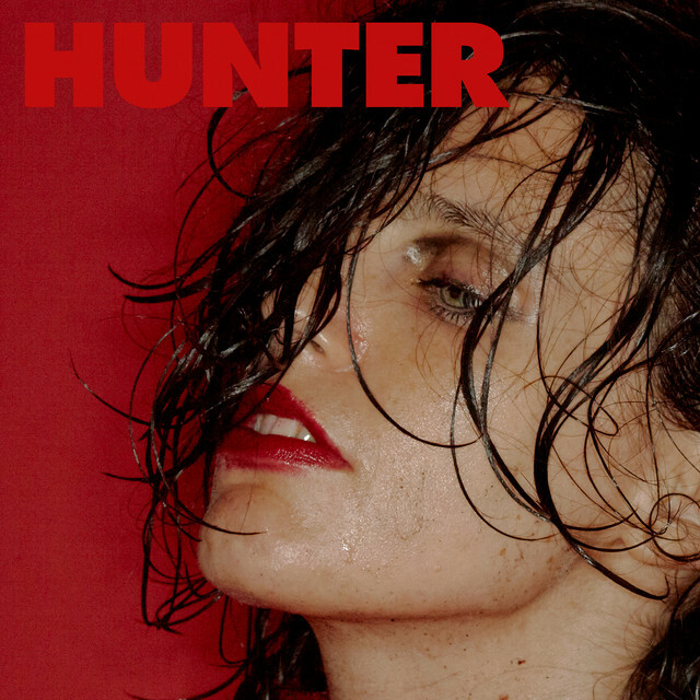 Evolkween's tweet photo. Getting down to "Hunter" by Anna Calvi https://t.co/oTlwP7923u 🍕🤘 https://t.co/CocLp7VRvf