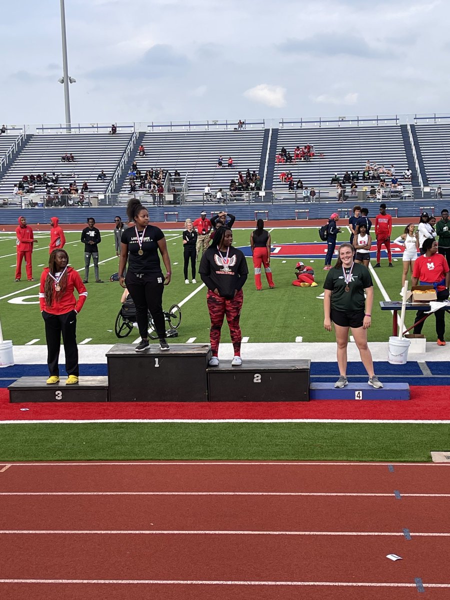 Waxgirlstrack's tweet image. Discus medal ceremony