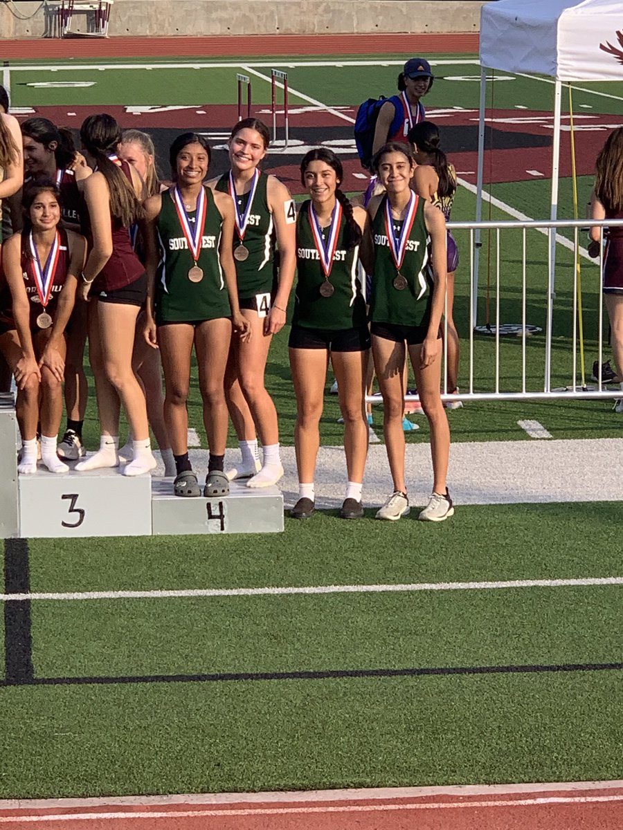 Congratulations to Madison Perez, Lillian Covarrubias, Alana Medina, and Anastasia Gates who placed 4th in the 4x400 relay and advance to Regionals!