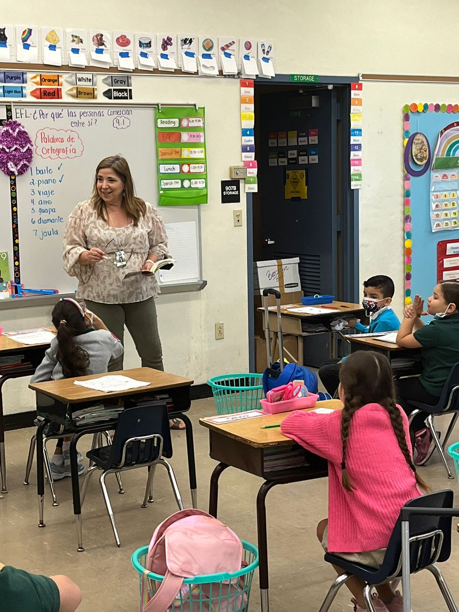 MAMilamK8's tweet photo. #PoetryBreak visits by our #ReadingCoach are always a nice surprise. We especially love it because we get to spend some time with Ms. Sanchez! 🥺❤️ #NationalPoetryMonth #iammilam @MDCPS @SuptDotres @MDCPSNorth @MDCPSPHantman @aniteach @verenanro https://t.co/YiQBtxFBMr