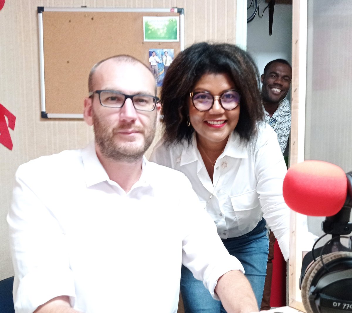 PhilippeBouba's tweet photo. Au 🎙️ de Gabrielson 👏, Alfonse 💪 et Sanon ✋. 55 minutes où nous avons pu, Marie-Lucienne RATTIER et moi, parler d'une partie de notre délégation : Recherche @CTdeGuyane &amp; Innovation @ARDI_GDI. Encore merci aux animateurs qui ont su animer avec sérieux et joie de vivre #RVLD 📻 https://t.co/E23k1k5JCZ