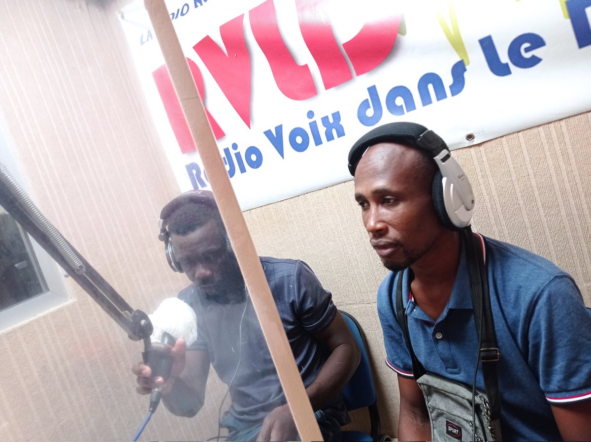 PhilippeBouba's tweet photo. Au 🎙️ de Gabrielson 👏, Alfonse 💪 et Sanon ✋. 55 minutes où nous avons pu, Marie-Lucienne RATTIER et moi, parler d'une partie de notre délégation : Recherche @CTdeGuyane &amp; Innovation @ARDI_GDI. Encore merci aux animateurs qui ont su animer avec sérieux et joie de vivre #RVLD 📻 https://t.co/E23k1k5JCZ
