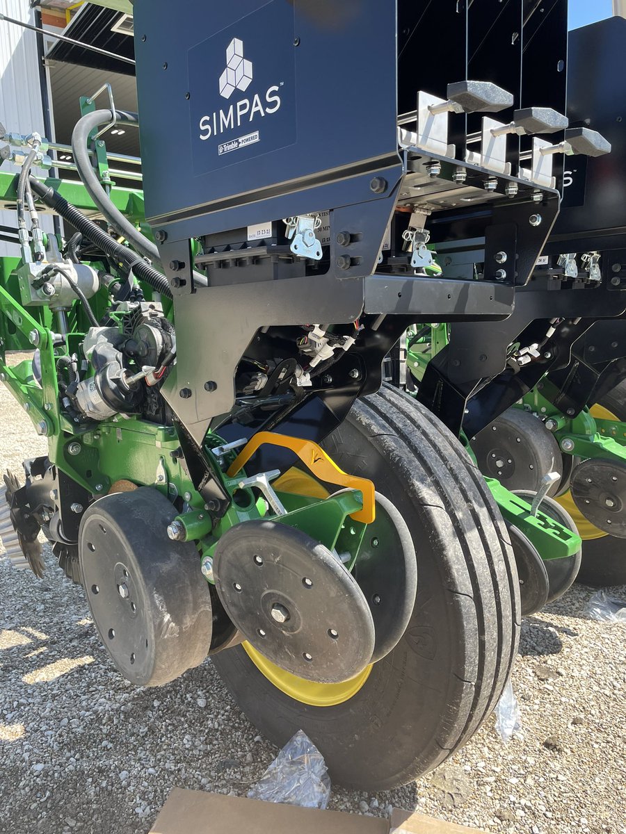 AnthonyMilanko's tweet photo. Closing wheel lock up tool is working well for putting these drop tube brackets on for this SIMPAS system. @PrecisionPlant @AMVACcorp #PrecisionPlanting #SIMPAS #LincoPrecision https://t.co/UtfWOToxhf