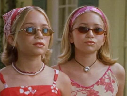 PopCulture2000s's tweet photo. olsen twins served looks https://t.co/cuEVRaDrQH