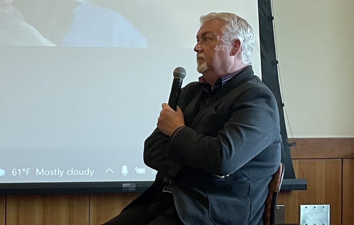 colttrickle's tweet photo. “It starts with the CIO in the boardroom leading business strategy.” 

-@dhinchcliffe  on building relationships for digital agenda

#CIOChat #ciochatlive https://t.co/s9avqfom9o